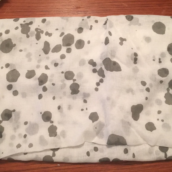 Accessories - Light scarf